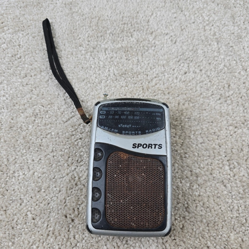Street Beat Sports Radio Silver AM/FM Portable Pocket Radio PR-35M Vintage Style